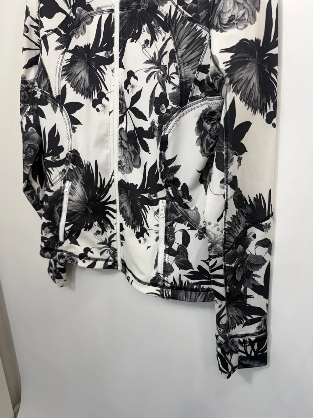Lululemon Forme jacket II brisk bloom floral print black white full zip size 10.
